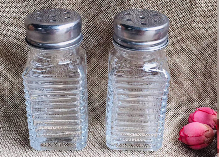 seasoning shaker containers