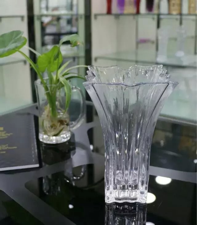 Transparent Flower Shape Glass Floral Containers Wide Top Tall