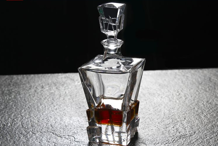 800ml Empty Whiskey Bottles With Glass Lid / Clear Glass Liquor Decanter